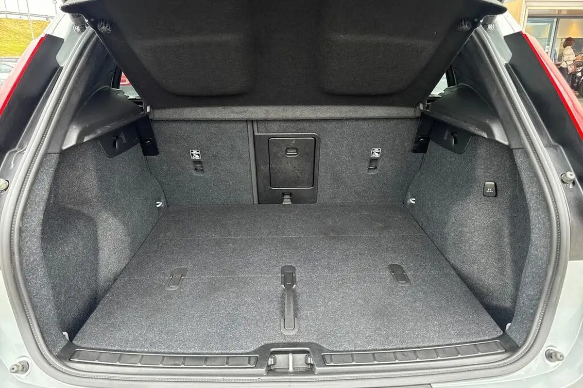 2024-volvo-xc40-20-b3-plus-big-7