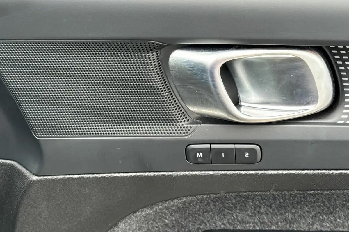 2024-volvo-xc40-20-b3-plus-big-31