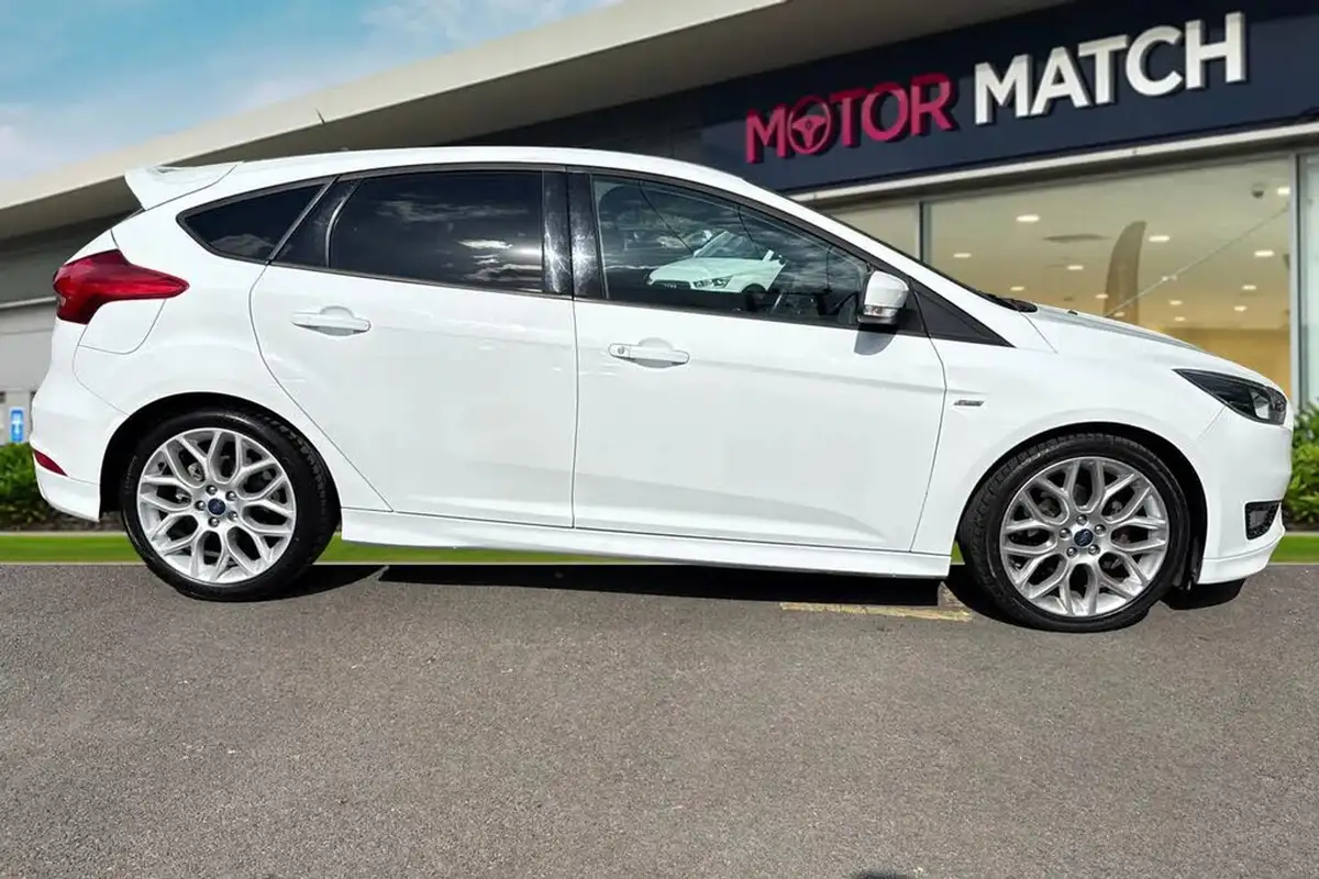 2018-ford-focus-10t-st-line-140ps-hatchback-big-2