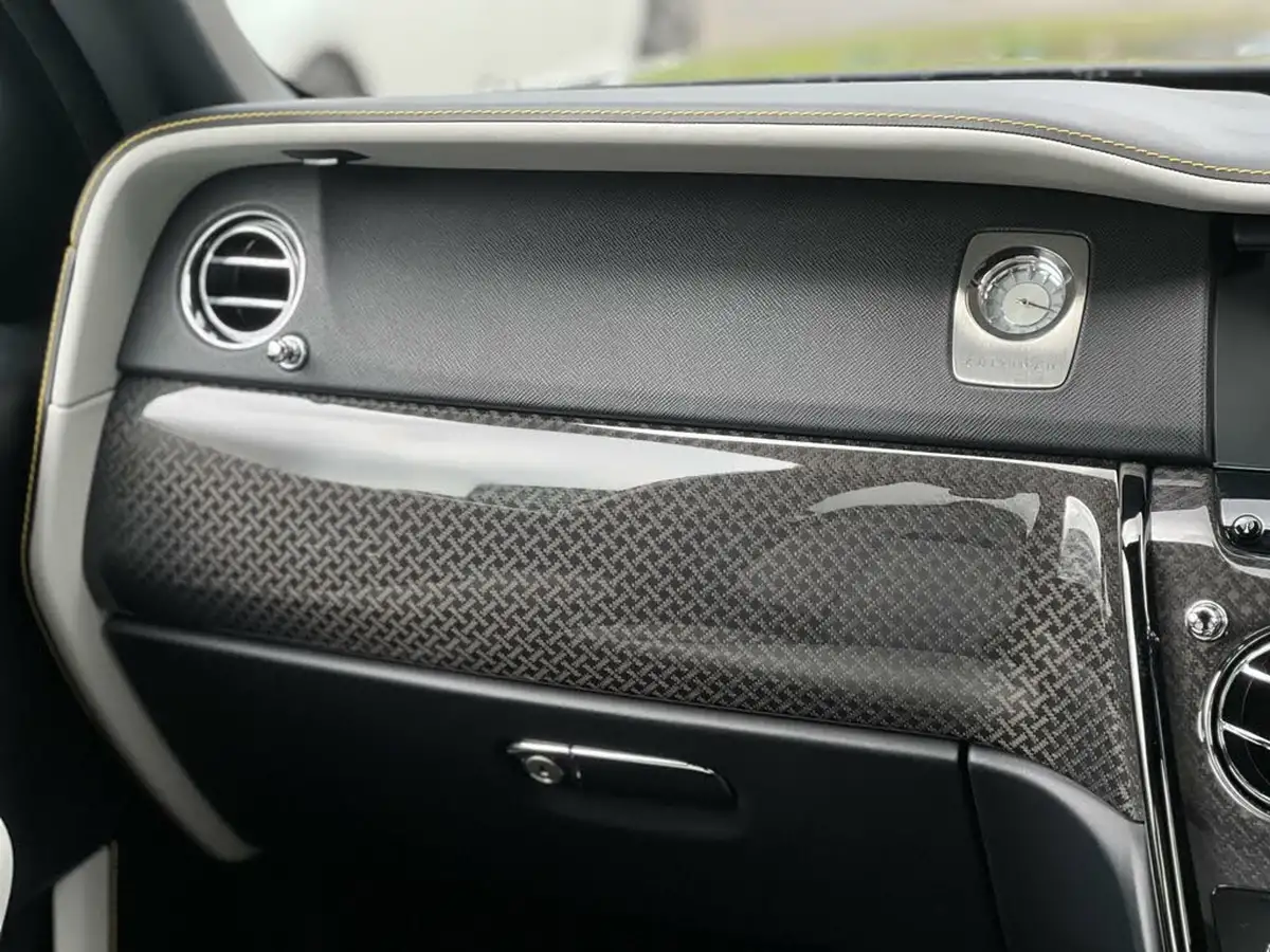 2020-rolls-royce-cullinan-675-black-badge-big-24