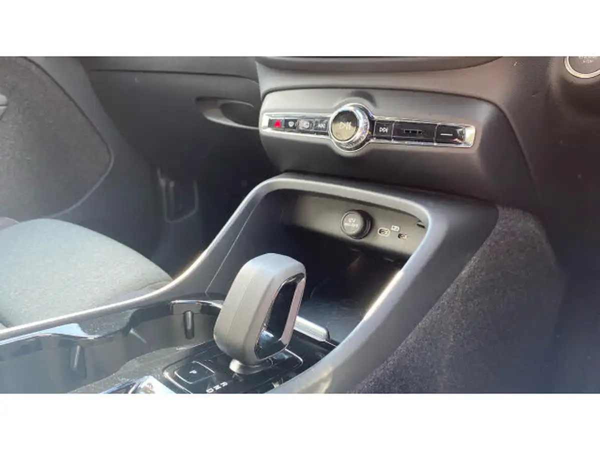 2024-volvo-xc40-20-b3-plus-big-13