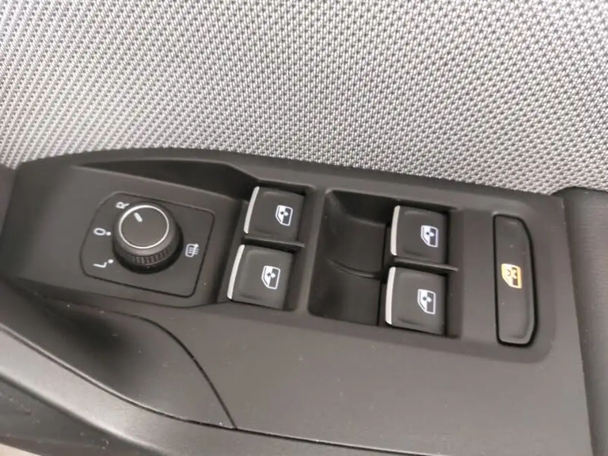 2021-seat-leon-10-tsi-evo-se-dynamic-hatchback-big-10