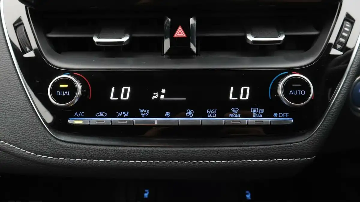 2021-toyota-corolla-18-vvt-i-design-trk-hatchback-5d-big-12