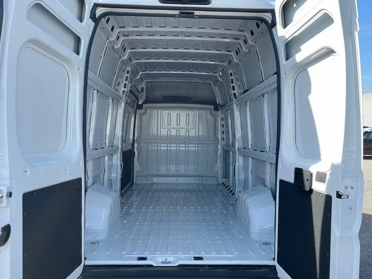 2024-vauxhall-movano-big-11