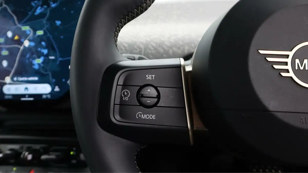 2024-mini-cooper-e-cooper-e-exclusive-big-23