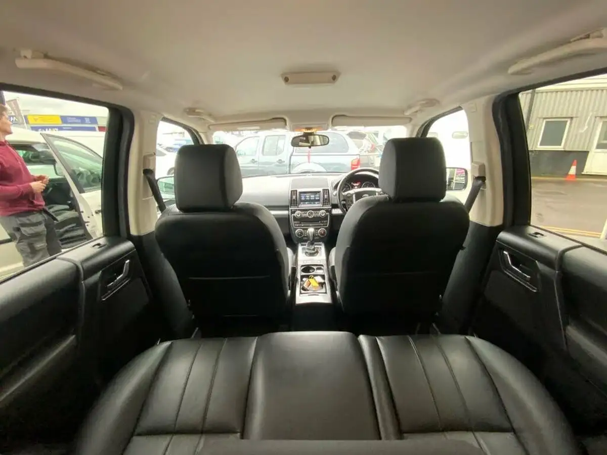 2014-land-rover-freelander-2-22sd4-xs-big-29