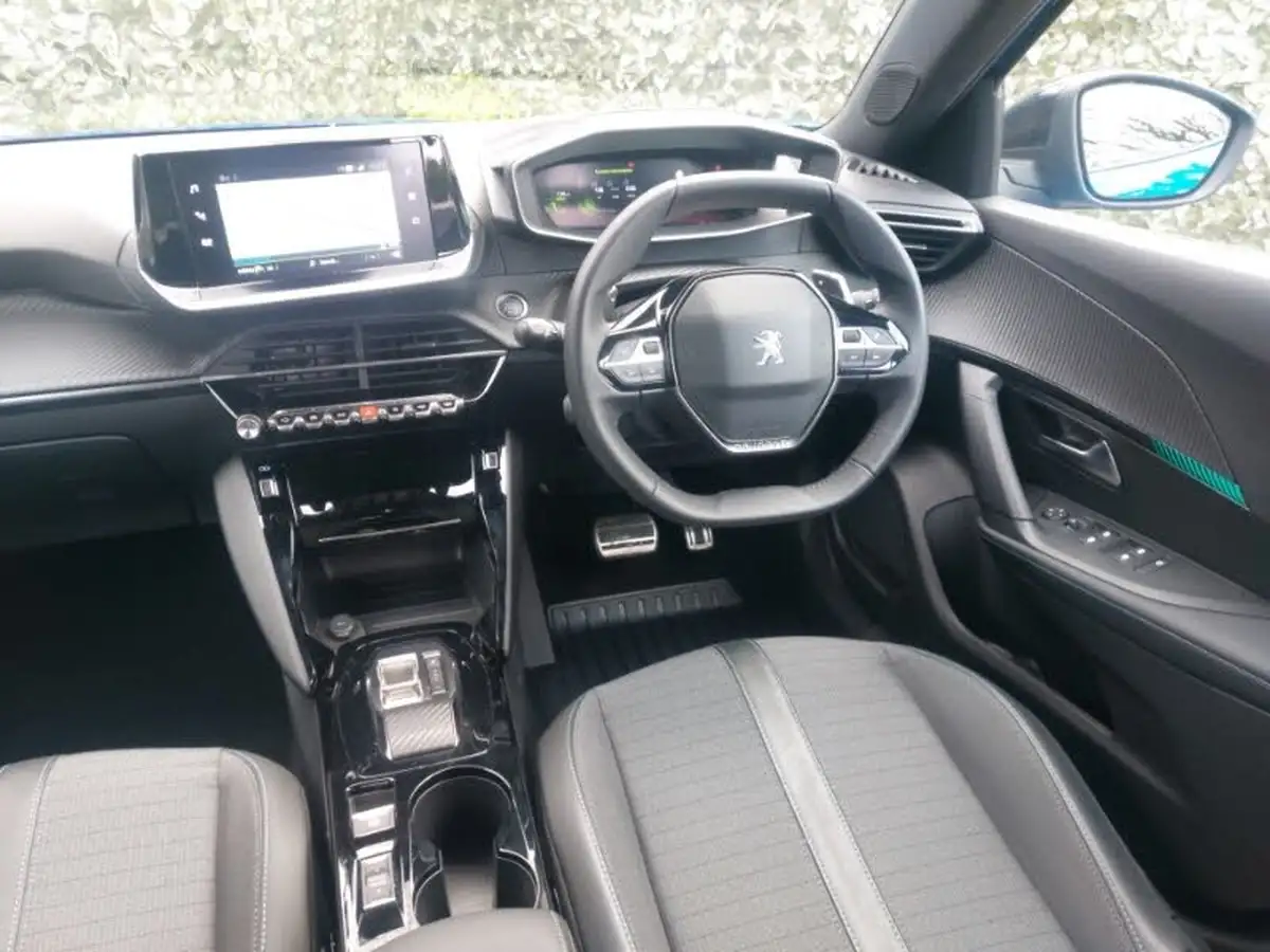 2023-peugeot-2008-suv-12-puretech-allure-premium-130bhp-eat8-big-10
