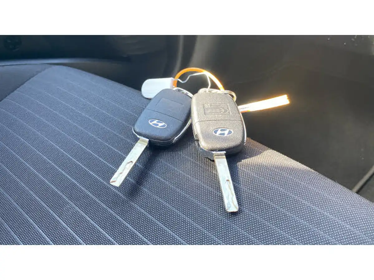 2022-hyundai-i20-10-t-gdi-se-connect-eclutch-imt-big-18
