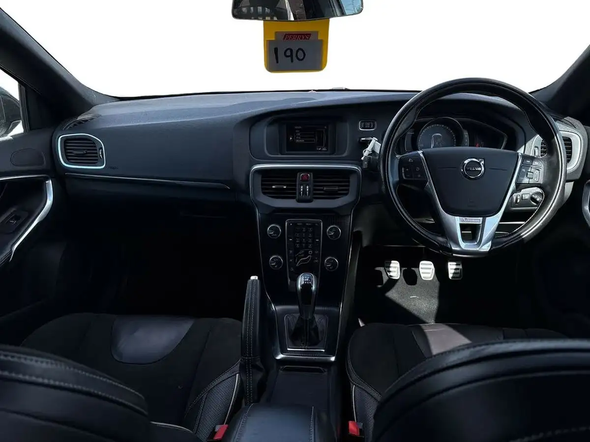 2016-volvo-v40-20td-d2-r-design-big-9