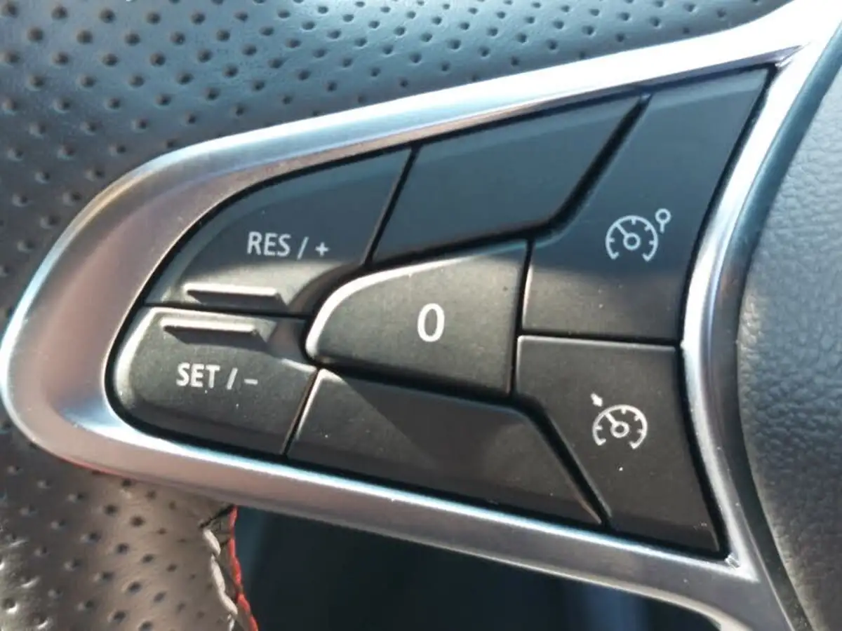 2023-renault-clio-10-tce-rs-line-big-16