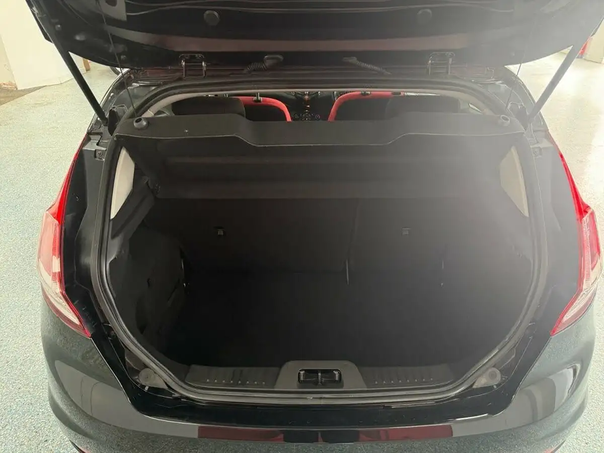 2015-ford-fiesta-10-zetec-s-black-edition-big-7