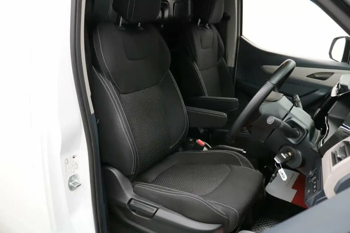 2021-maxus-e-deliver-3-e-l1h1-35kwh-big-22