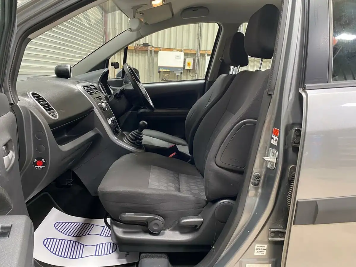2008-suzuki-splash-12-gls-big-31