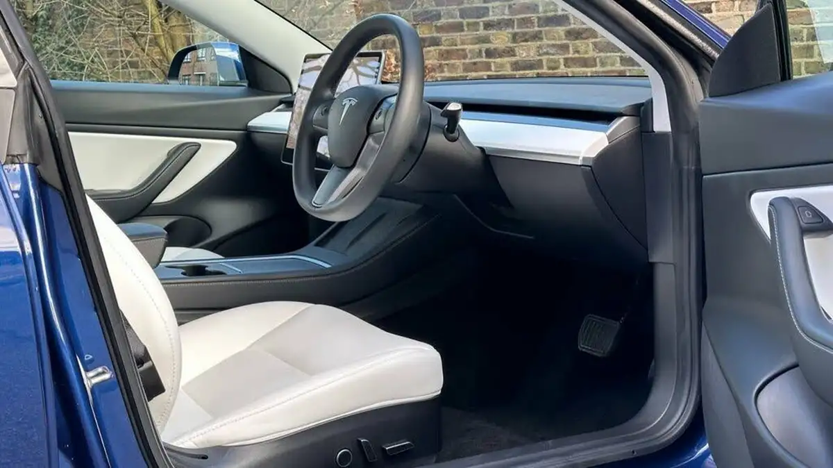 2020-tesla-model-3-e-long-range-big-10