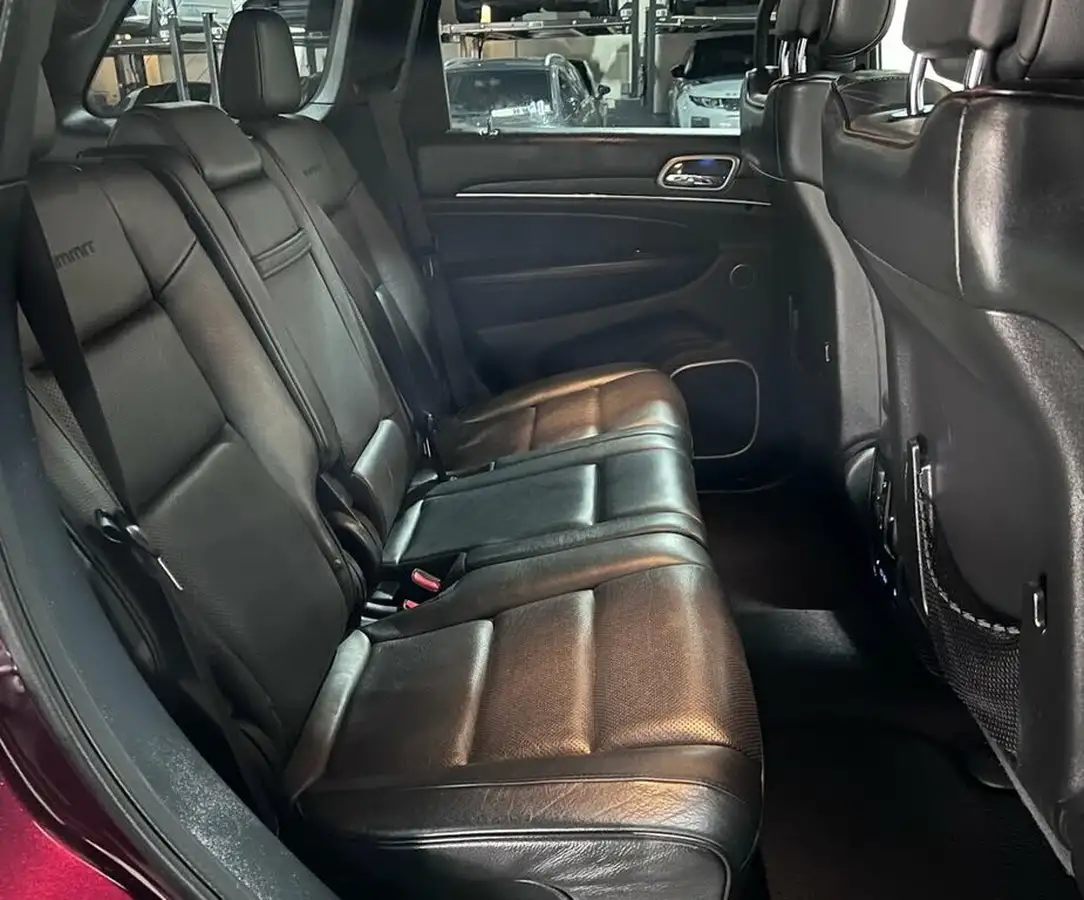 2017-jeep-grand-cherokee-30crd-summit-big-32