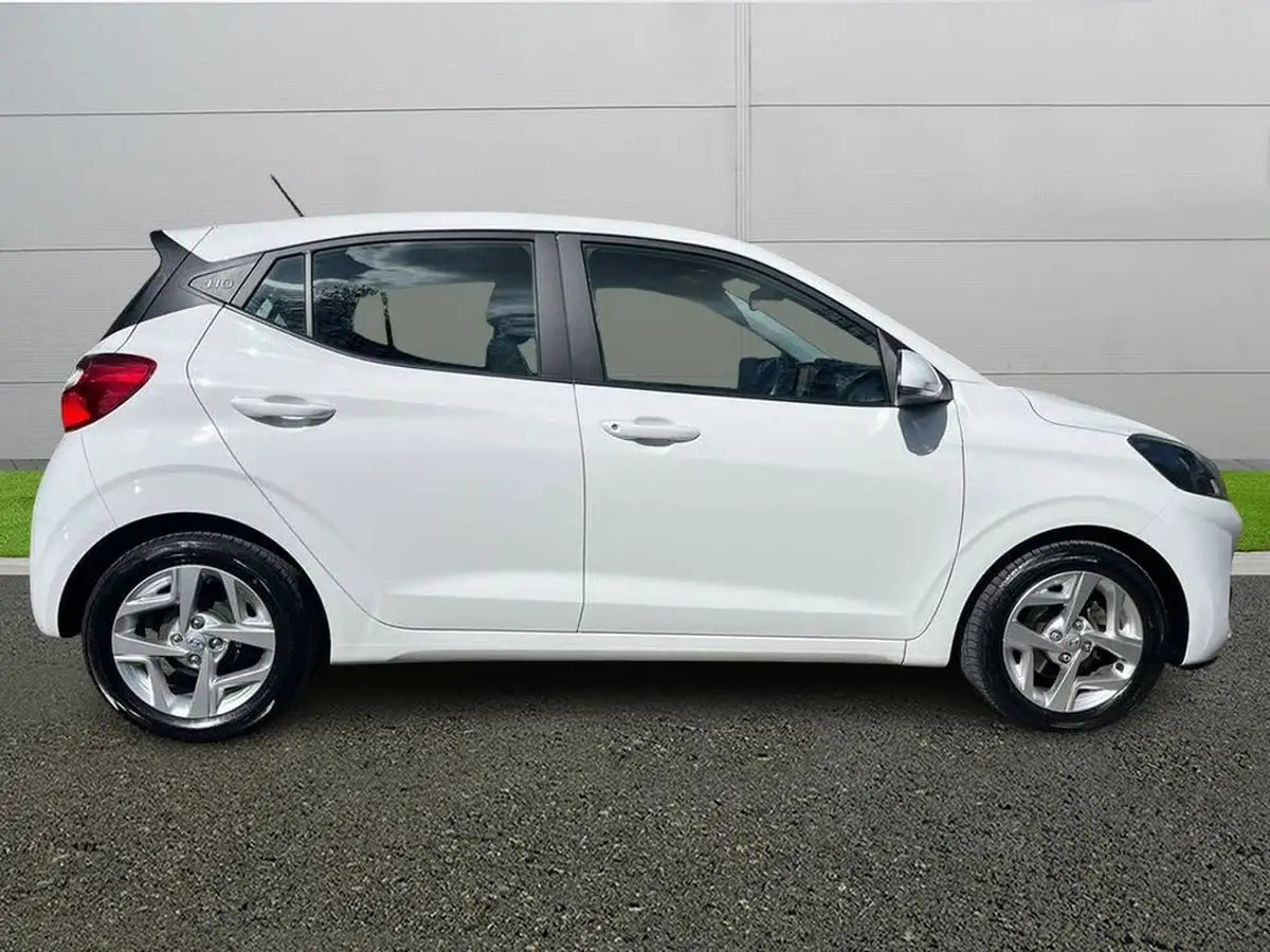 2021-hyundai-i10-10-se-connect-big-7