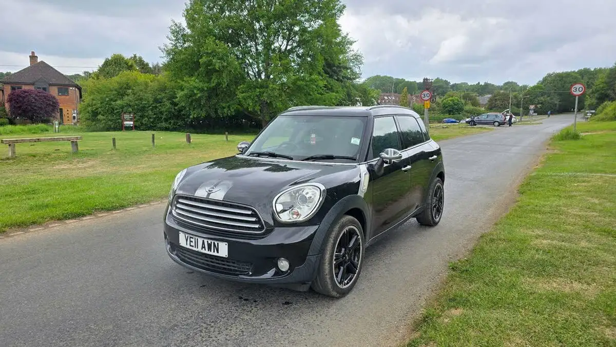2011-mini-countryman-16-cooper-pepper-big-4