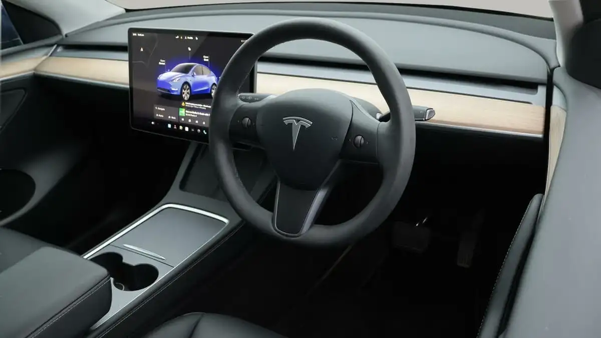 2022-tesla-model-y-e-long-range-big-9