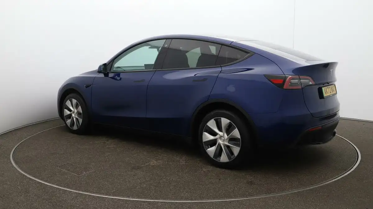 2022-tesla-model-y-e-long-range-big-33