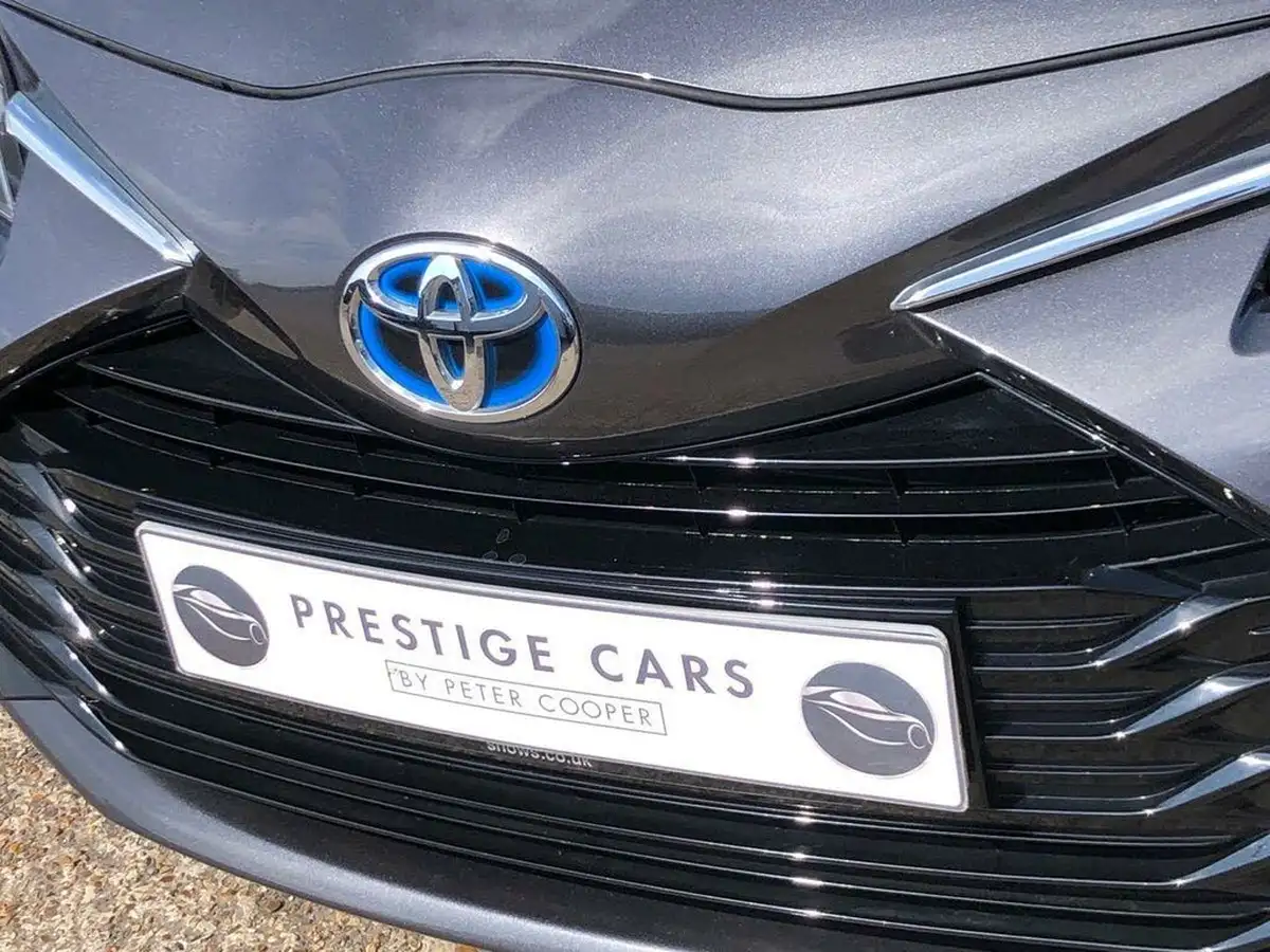 2019-toyota-yaris-15-vvt-i-icon-tech-98bhp-hybrid-1497cc-e-cvt-big-33