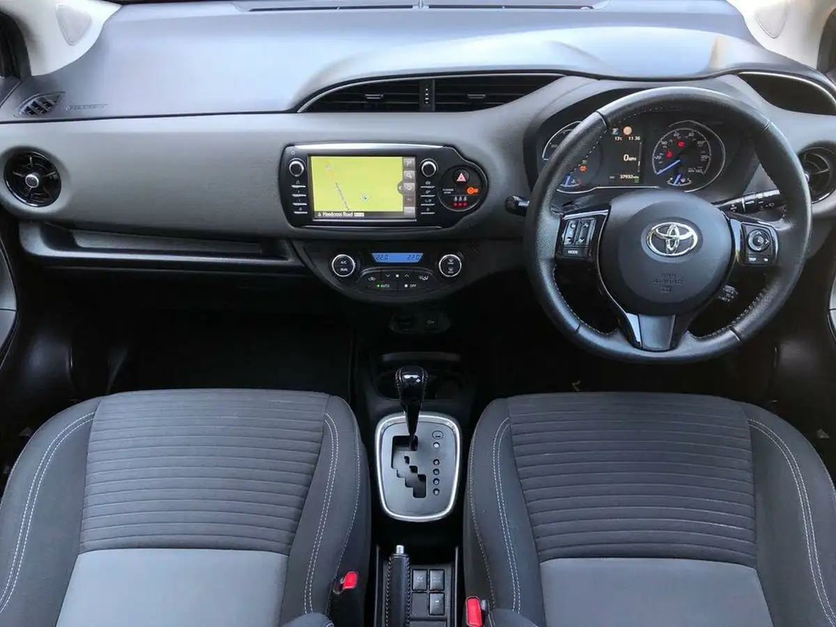 2019-toyota-yaris-15-vvt-i-icon-tech-98bhp-hybrid-1497cc-e-cvt-big-9