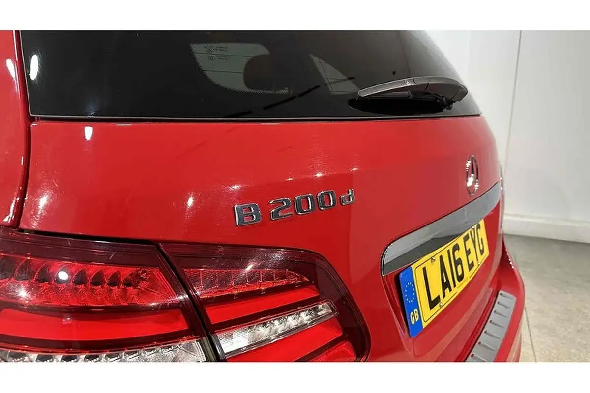 2016-mercedes-benz-b-class-21d-b200-amg-line-premium-7g-dct-big-14