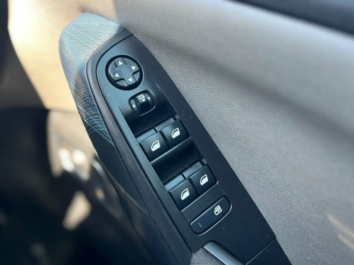 2018-citroen-grand-c4-spacetourer-12-puretech-feel-big-29