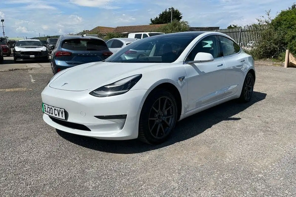2020-tesla-model-3-e-long-range-big-36