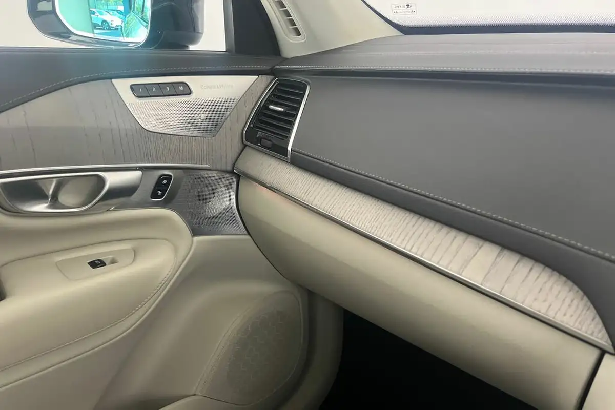 2024-volvo-xc90-20-t8-ultimate-dark-big-38