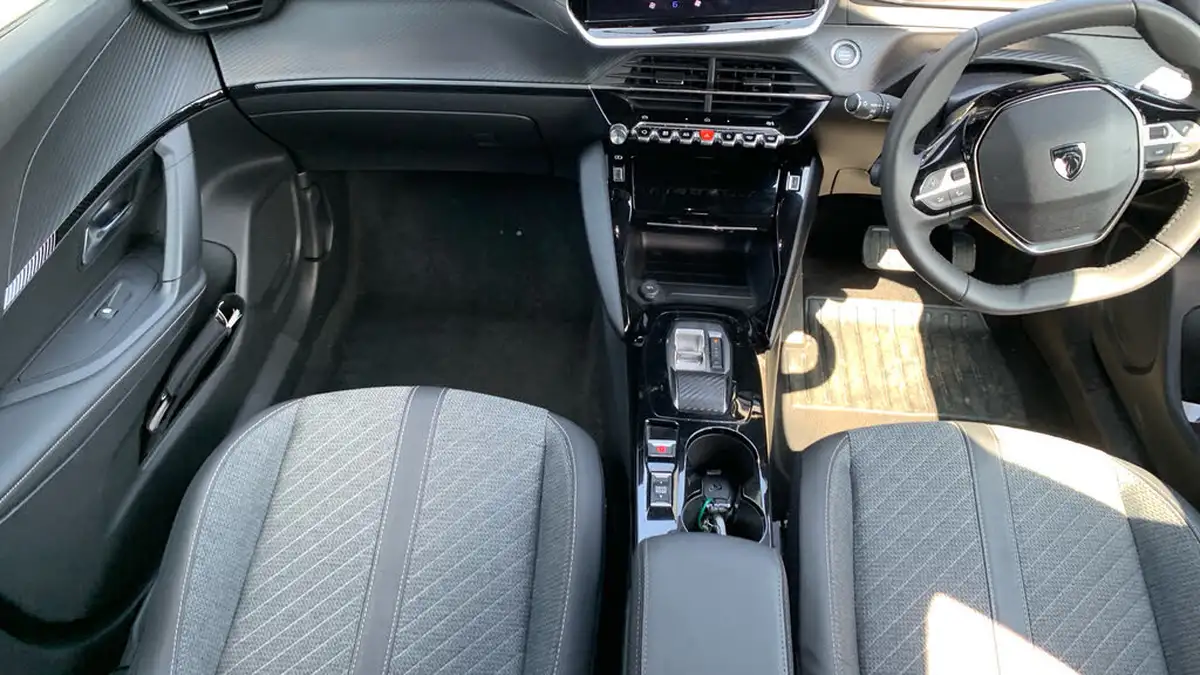2024-peugeot-2008-suv-12-puretech-allure-130ps-eat8-big-3
