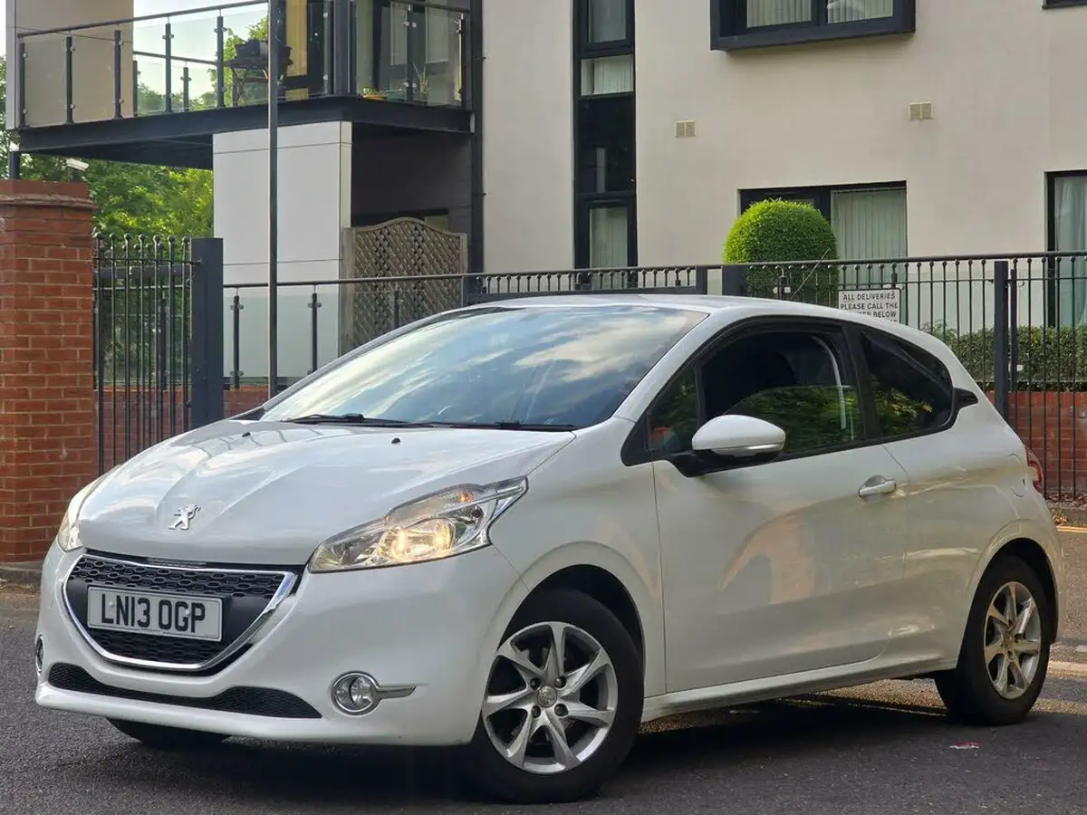 2013-peugeot-208-12-active-3d-big-0