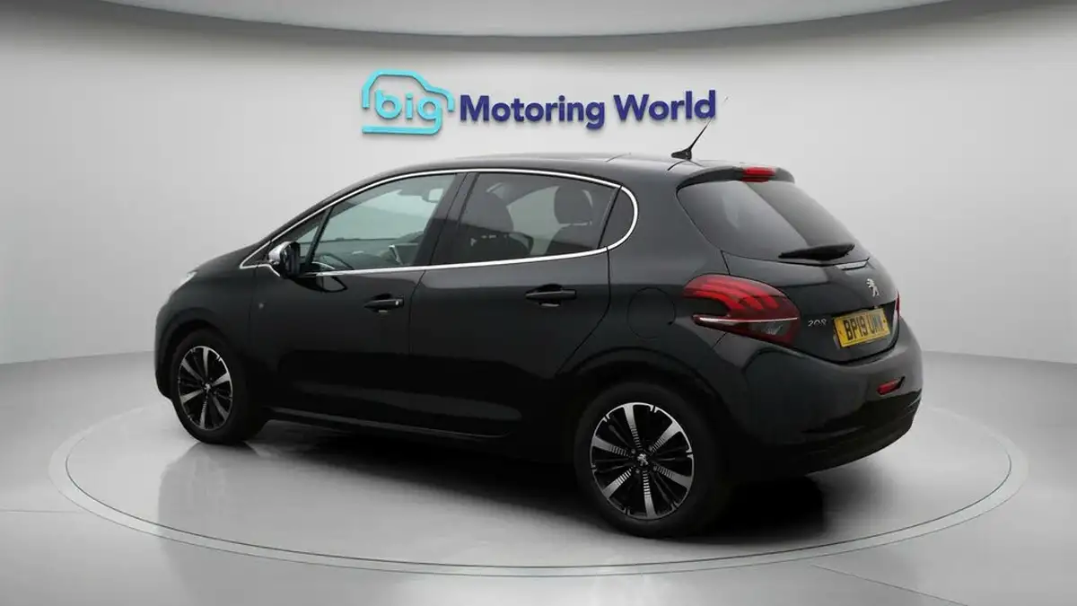 2019-peugeot-208-12-puretech-tech-edition-82bhp-big-5