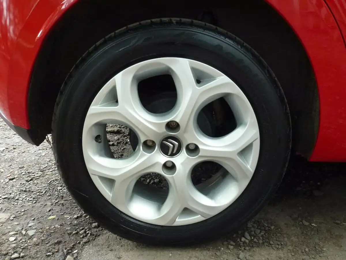 2016-citroen-c3-10-edition-big-22