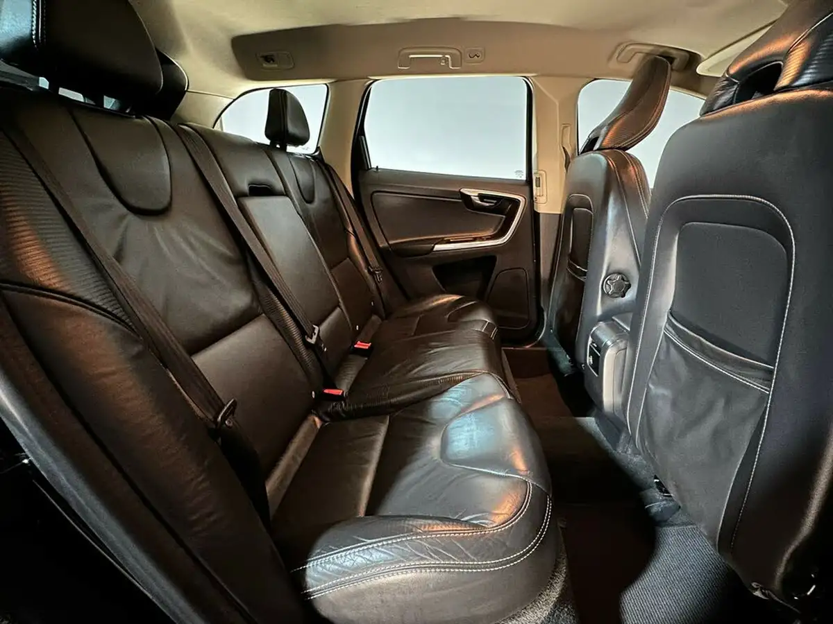 2012-volvo-xc60-24td-d5-r-design-215bhp-geartronic-big-17