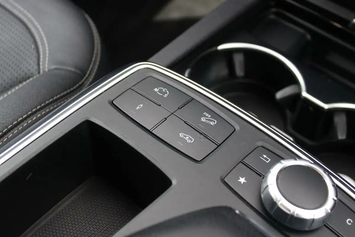 2014-mercedes-benz-m-class-55-ml63-amg-518bhp-speedshift-plus-7g-tronic-big-25