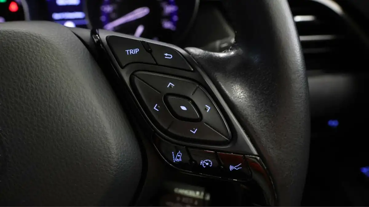 2021-toyota-c-hr-18-vvt-i-icon-big-22