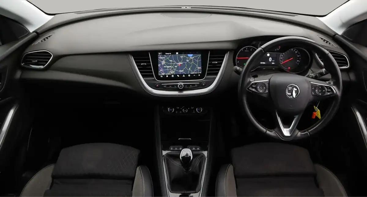 2020-vauxhall-grandland-x-12-sri-nav-big-13