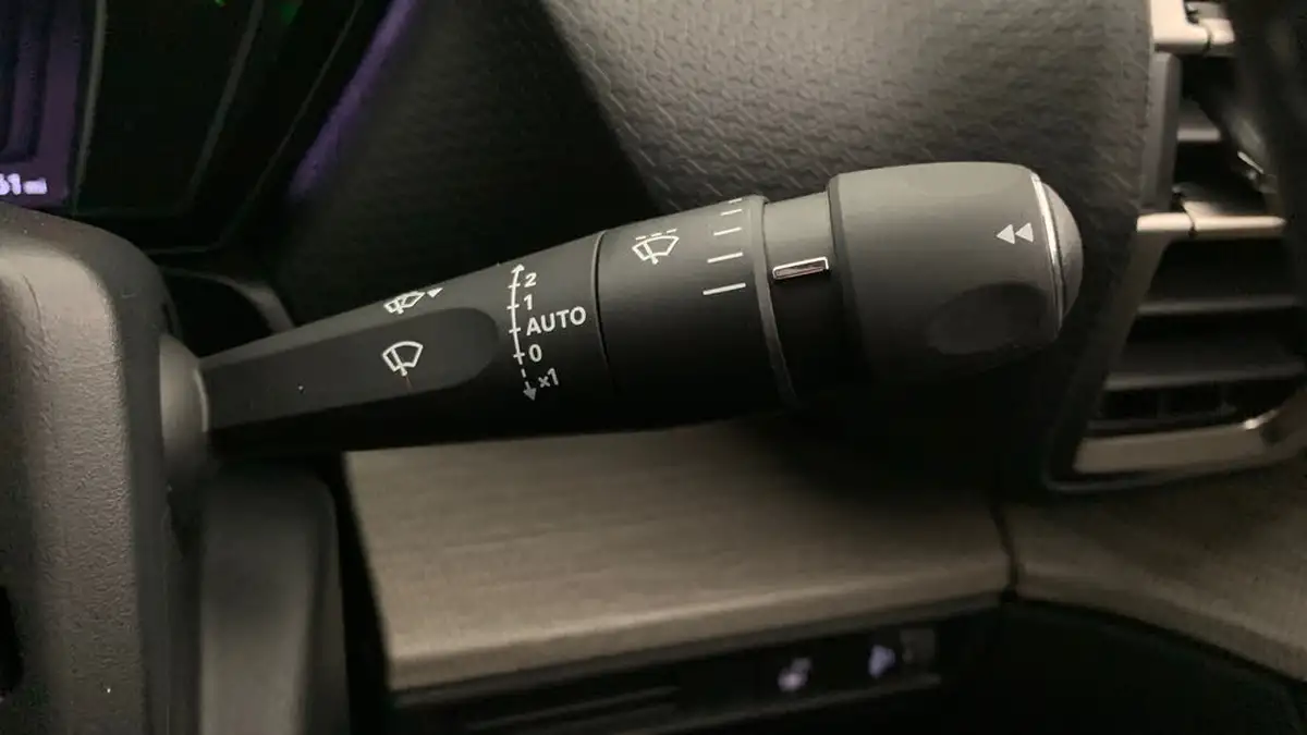 2023-citroen-c5-x-12-puretech-shine-big-35