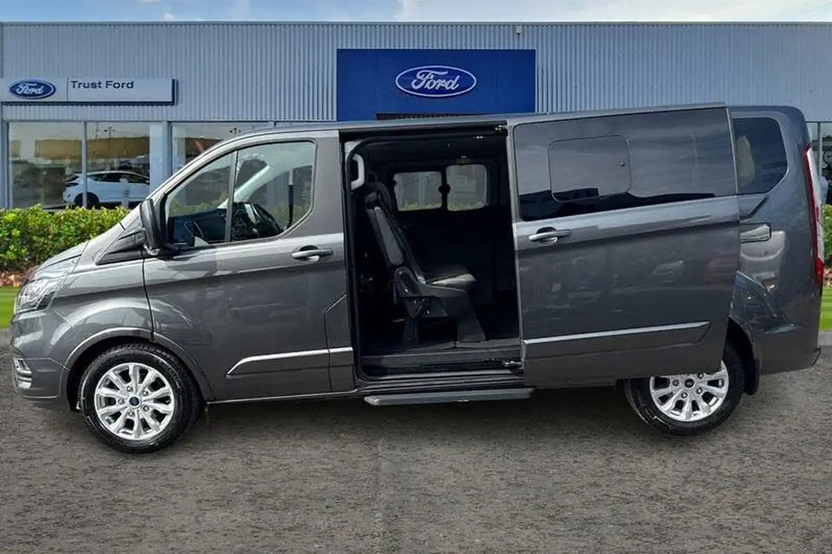 2023-ford-tourneo-custom-big-5