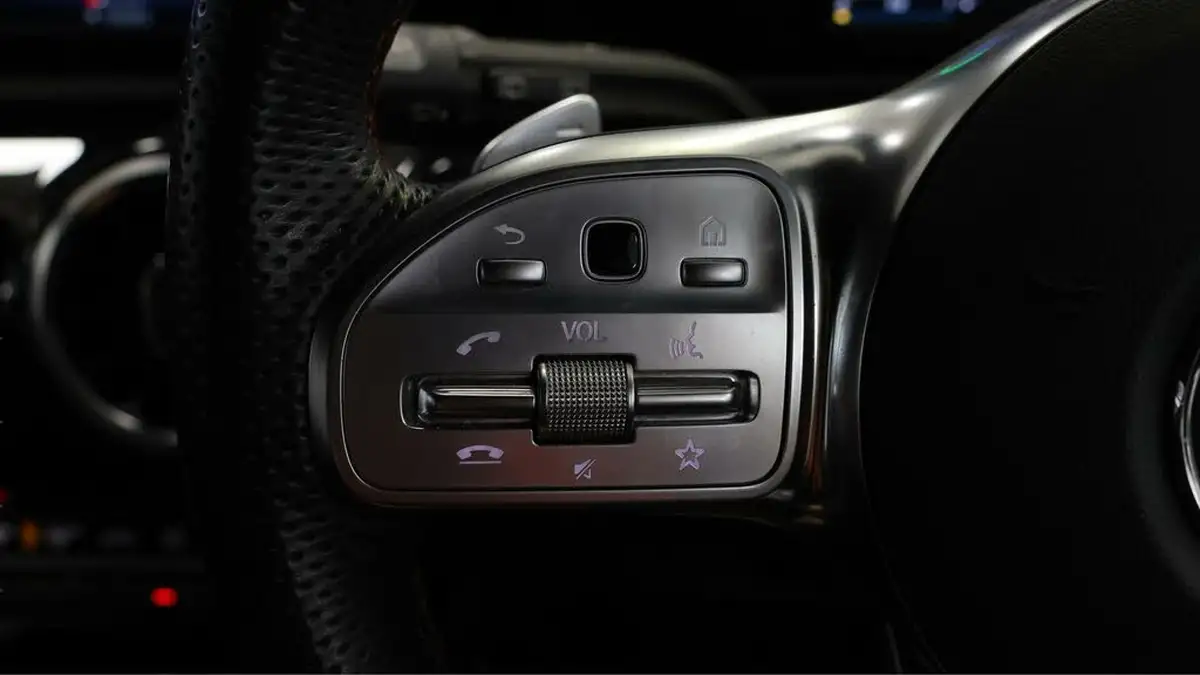 2021-mercedes-benz-a-class-13-a250e-amg-line-hatchback-5d-big-21