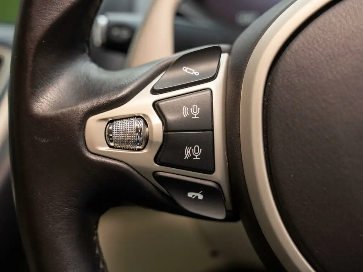 2016-aston-martin-db11-52-v12-launch-edition-big-23