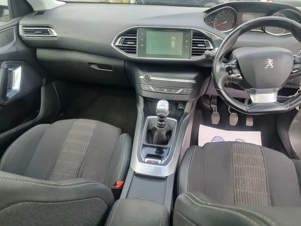 2019-peugeot-308-sw-12-puretech-allure-130bhp-big-8