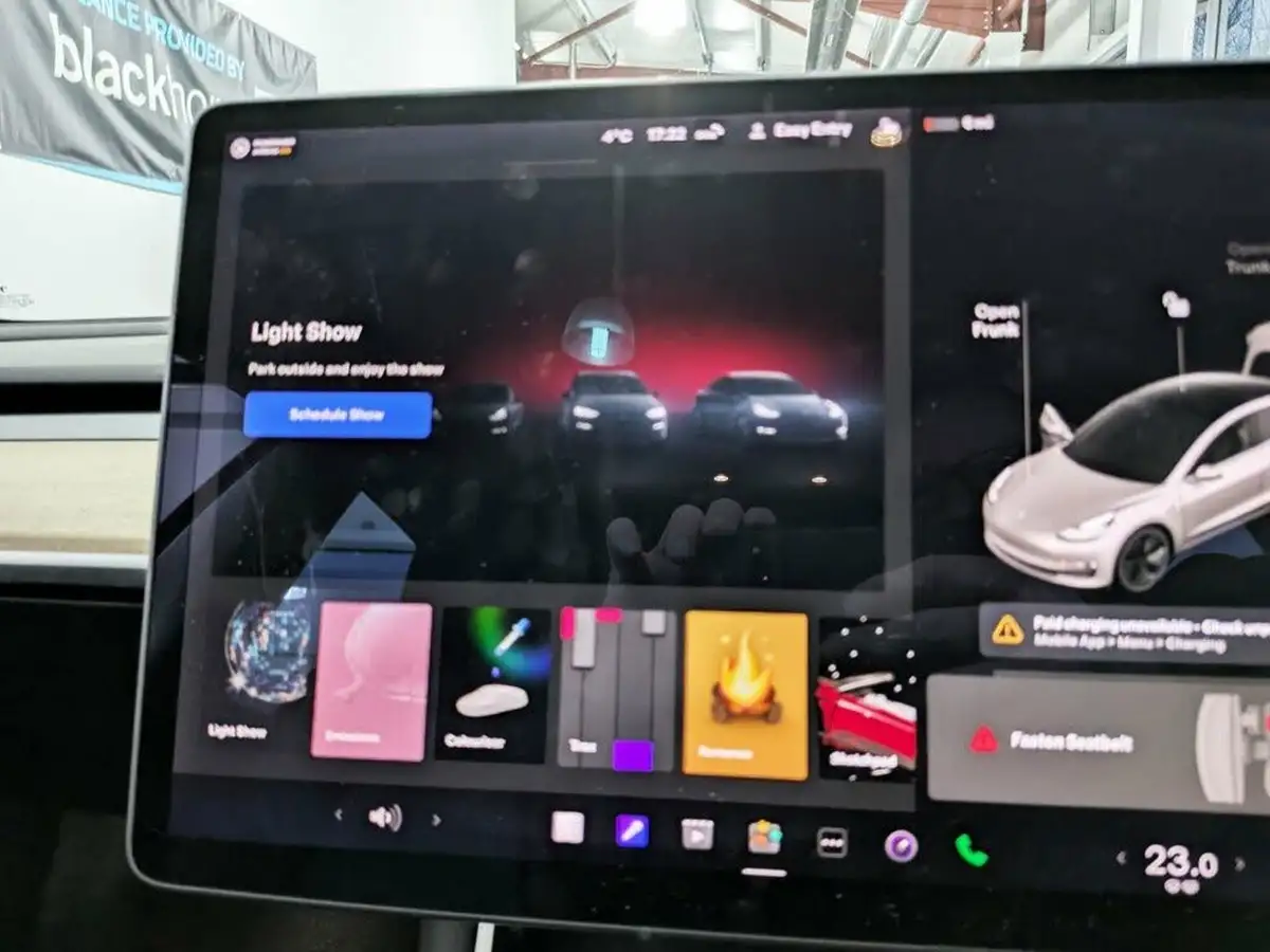 2020-tesla-model-3-e-long-range-big-18