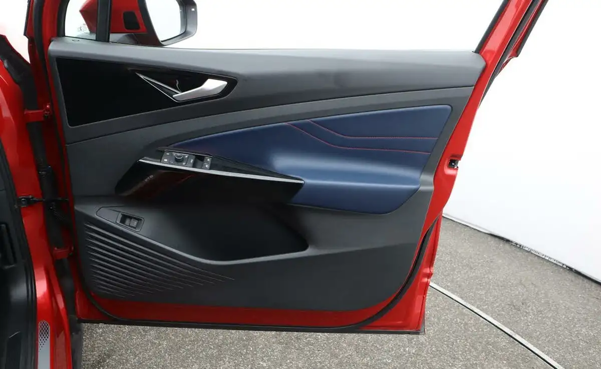 2022-volkswagen-id4-e-gtx-max-awd-big-15