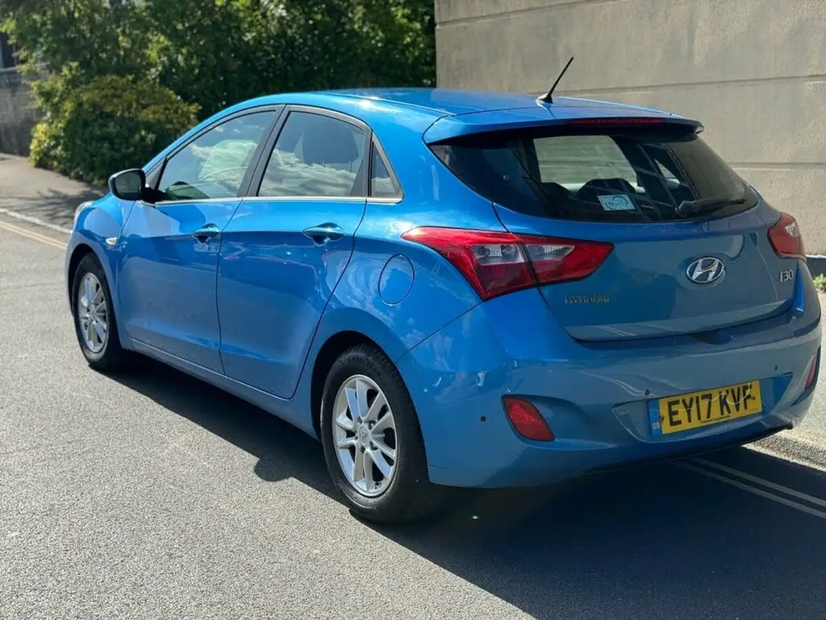 2017-hyundai-i30-16crdi-se-110ps-blue-drive-hatchback-big-8