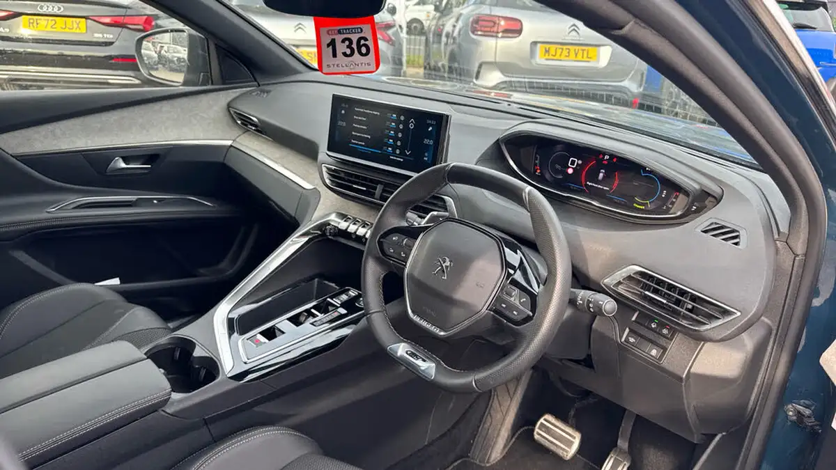 2024-peugeot-3008-suv-12-puretech-gt-136ps-hybrid-e-dsc6-big-10