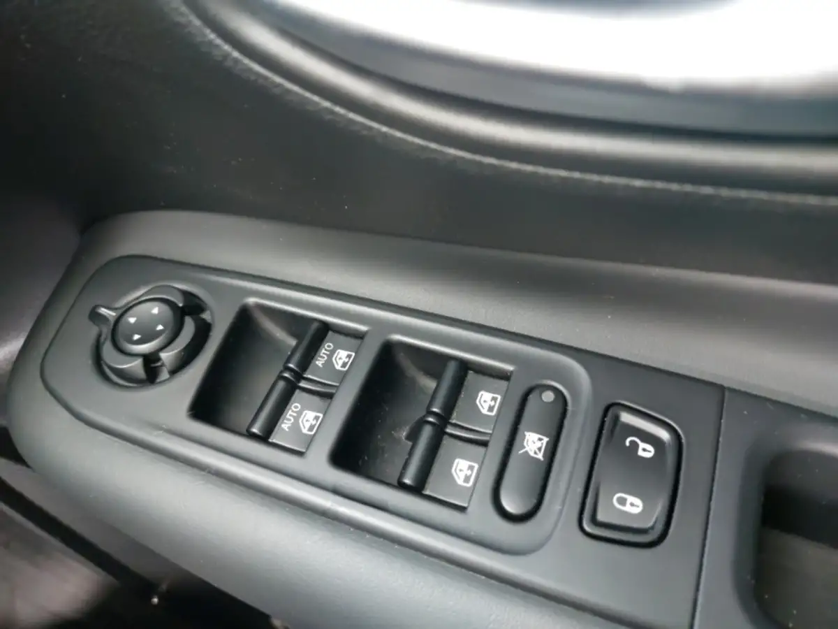 2022-jeep-renegade-10-gse-night-eagle-big-12