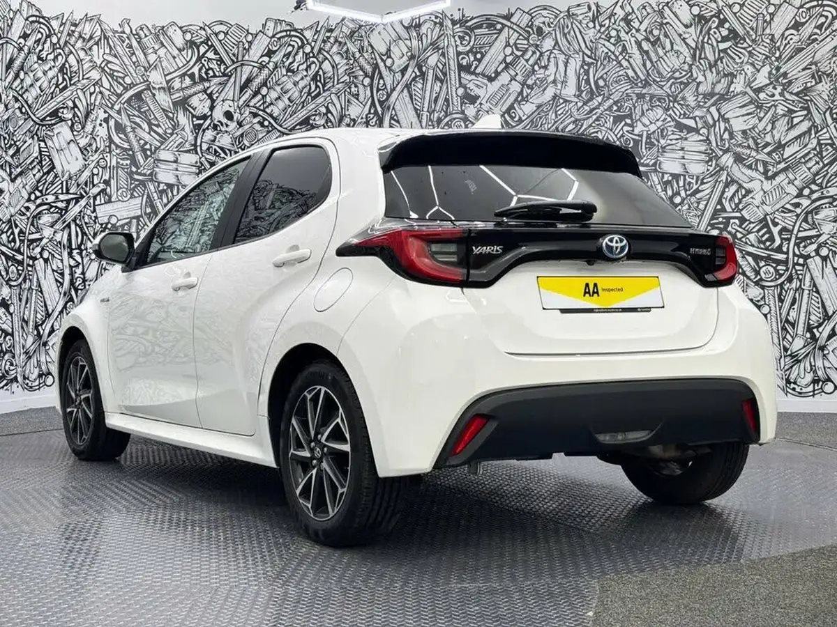 2021-toyota-yaris-15-vvt-i-design-big-7