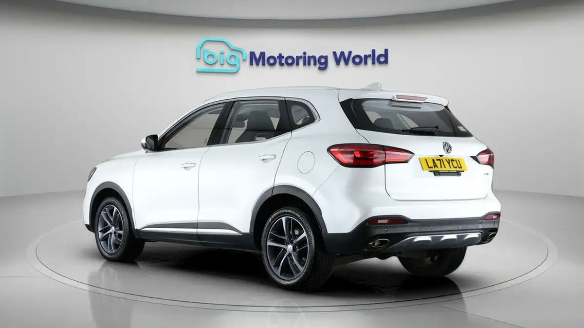 2022-mg-hs-15t-gdi-exclusive-162ps-big-5