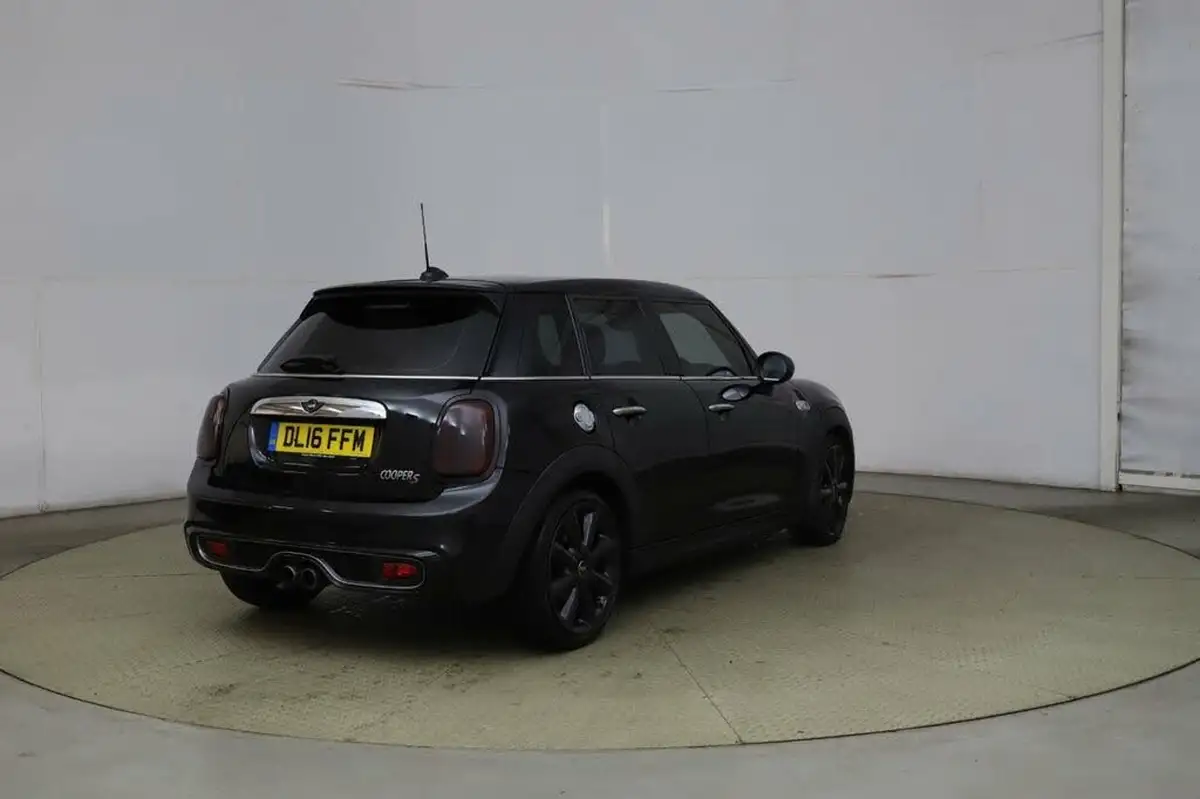 2016-mini-cooper-20-cooper-s-ss-hatchback-5d-big-5